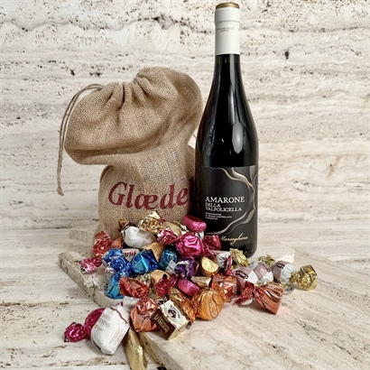 Julesæk med 1 fl. Amarone rødvin & 300 gram luksus chokoladeblanding